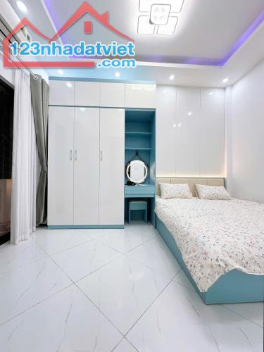 BÁN NHÀ TÂY SƠN -- 5 TẦNG FULL NỘI THẤT - 30M RA OTO TRÁNH --- Ở NGAY - 2
