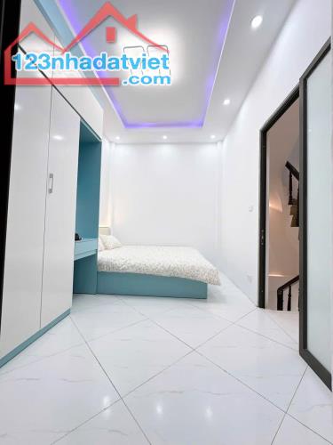 BÁN NHÀ TÂY SƠN -- 5 TẦNG FULL NỘI THẤT - 30M RA OTO TRÁNH --- Ở NGAY - 3