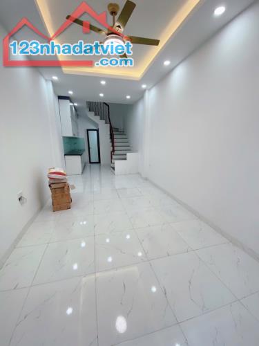 NHÀ MỚI - VÀI BƯỚC TỚI TRƯỜNG - Ô TÔ 20m - 5