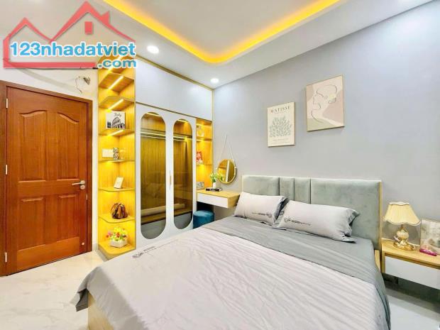 BÁN SIÊU PHẨM NHÀ ĐẸP MẶT TIỀN PHAN VĂN TRỊ - HẺM XE HƠI. HẺM XE HƠI ĐẬU TRƯỚC CỔNG - BÌNH