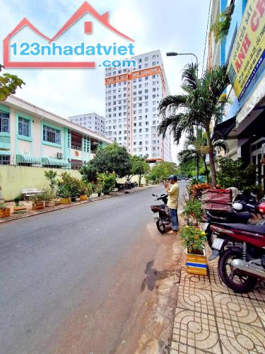 Mặt tiền đường số 3 Bông Sao 4.5x16 đúc 4 tầng chi 14 tỷ