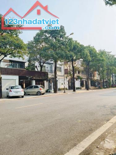 Biệt thự diện tích 240m hơn 50 tỷ Kđt Việt Hưng Long Biên vị trí vàng kinh doanh văn phòng - 1