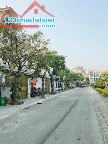 Biệt thự diện tích 240m hơn 50 tỷ Kđt Việt Hưng Long Biên vị trí vàng kinh doanh văn phòng - 2