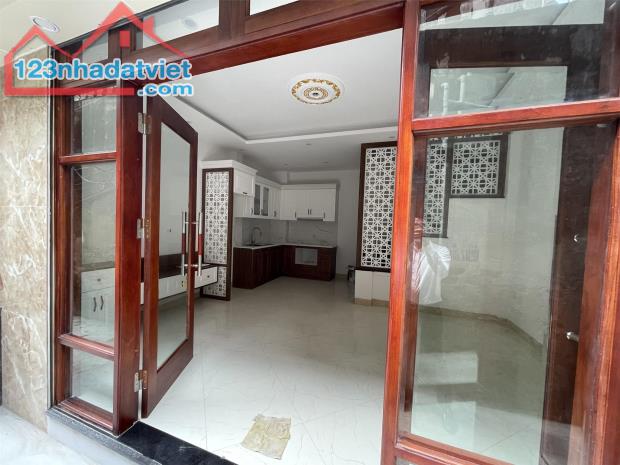 Bán nhà 3P 4WC ngõ 10 Võng Thị 35m2 4T MT 3.5m nhỉnh 5tỷ Tây Hồ