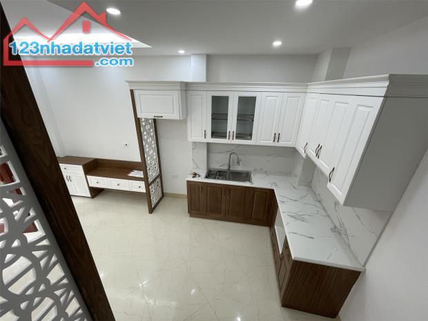 Bán nhà 3P 4WC ngõ 10 Võng Thị 35m2 4T MT 3.5m nhỉnh 5tỷ Tây Hồ - 1