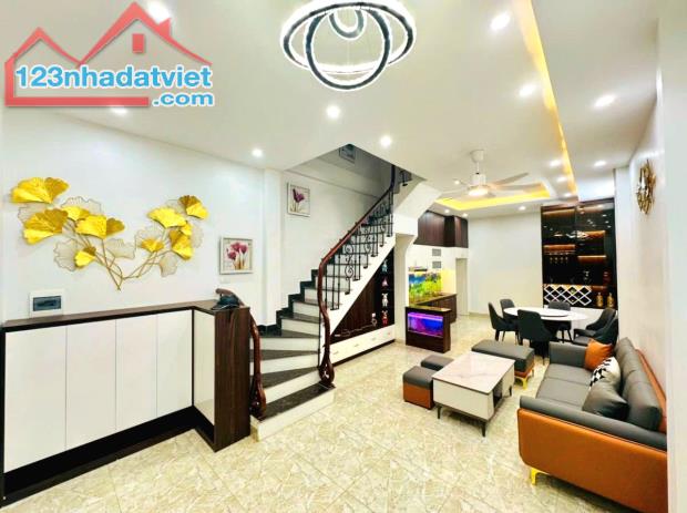 BÁN NHÀ PHỐ PHƯƠNG MAI, ĐỐNG ĐA 46M2 GIÁ 11,2 TỶ