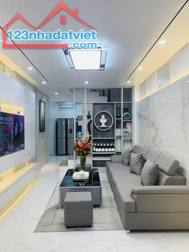 BÁN NHÀ MỚI 5 TẦNG HOÀNG MAI, MẶT NGÕ THÔNG, SÁT ĐƯỜNG ÔTÔ, HAI THOÁNG, GẦN CHỢ KINH DOANH