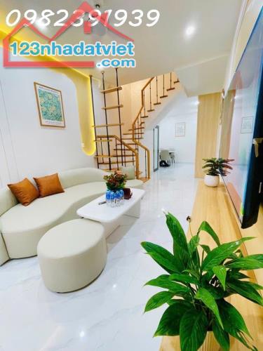 Giám 500tr - Hoàng Văn Thái - ô tô đỗ - ngõ thông - dân trí tốt GIÁ 6,5 TỶ