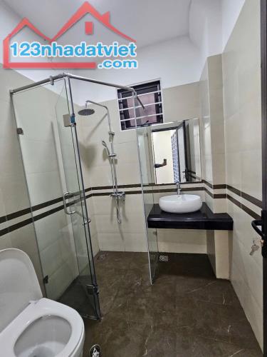 Đại La - HAI Bà - 31m , 5 tầng , gần phố . 7,2 tỷ . - 2