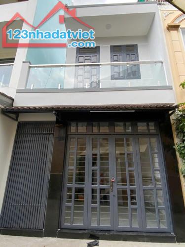 Nhà đẹp 1 lầu hẻm xe hơi 154 Âu Dương Lân P3Q8