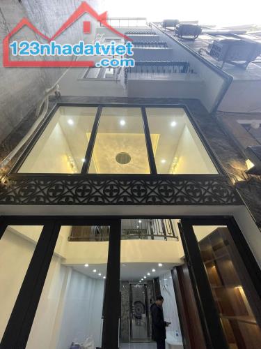 Nhà đẹp Nguyễn Khánh Toàn 40m2, 6T thang máy, kd, ô tô, full nt 10 tỷ hơn.