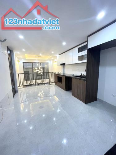 Nhà đẹp Nguyễn Khánh Toàn 40m2, 6T thang máy, kd, ô tô, full nt 10 tỷ hơn. - 1