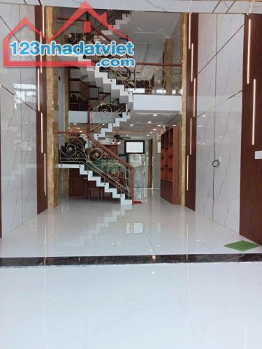 Bán Nhà Mặt Tiền Giá Rẻ Chỉ Việc Dọn Vào Ở Tại Đường 11 , Trường Thọ , Thủ Đức - 1