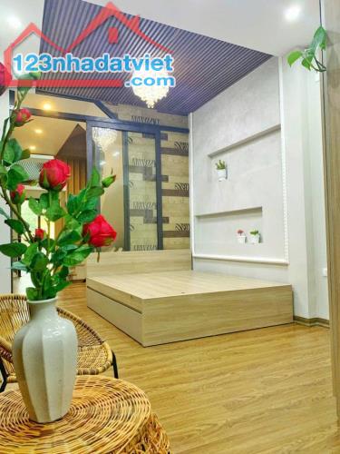 CC Cần Bán Căn 52m2 5 Tầng Nguyễn Văn Cừ 2 Thoáng, Ô Tô Đỗ Cửa Giá Đẹp 10.x Tỷ - 4