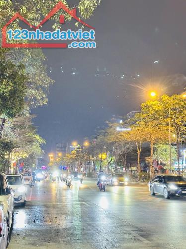 Hiếm! Hot! Siêu Vip MP Xã Đàn 50M2 Vỉa Hè Đá Bóng KD Đỉnh Bán Đất Tặng Nhà Giá 29 Tỷ.