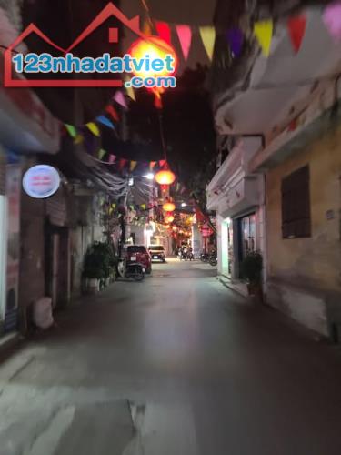 6 tỷ nhà 35m2 phố Thanh Bình, Mộ Lao, Hà Đông sổ vuông chính chủ nhà đẹp ô tô đỗ cổng