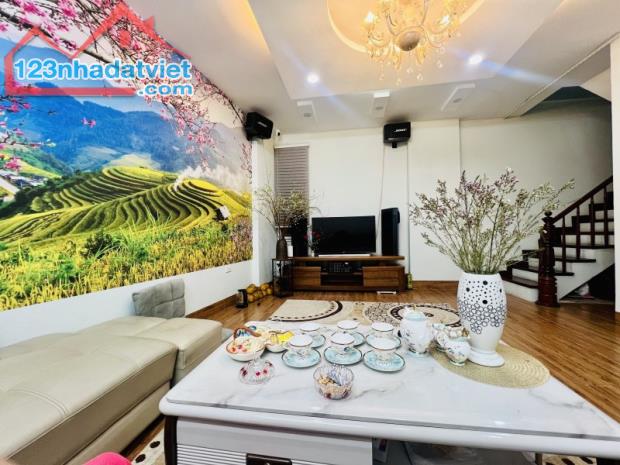 Bán nhà Ngọc Thuỵ,Long Biên 4 tầng,40m,mt3.8m oto đỗ cổng nhỉnh 5 tỷ - 1