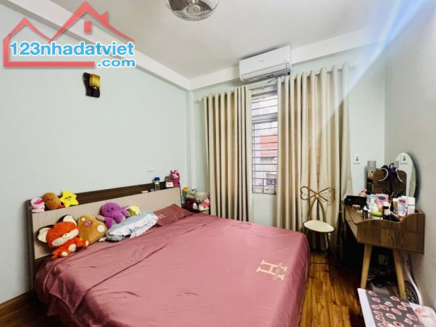 Bán nhà Ngọc Thuỵ,Long Biên 4 tầng,40m,mt3.8m oto đỗ cổng nhỉnh 5 tỷ - 3