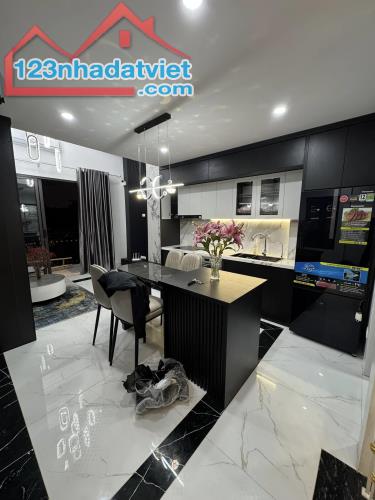 Bán nhà Lô góc mặt ngõ kinh doanh Triều Khúc 42/34m 8 tầng thang máy thông sàn 12.4 tỷ
