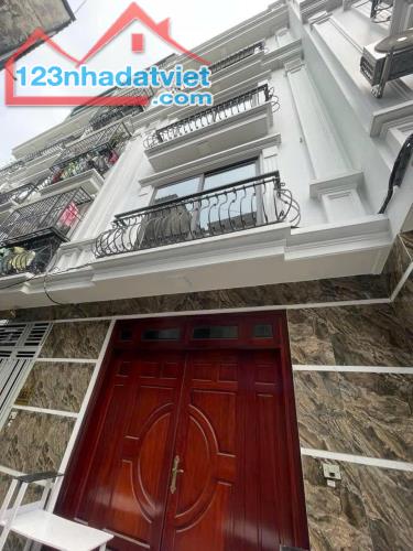 Bán nhà đẹp phố Thịnh Quang, nội thất hiện đại, 2 thoáng, 40m2, hơn 7 tỷ