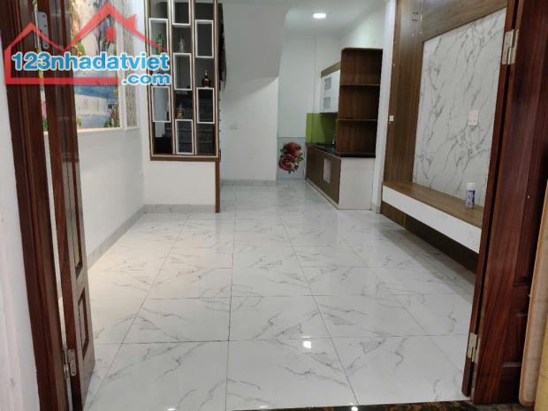 Siêu phẩm nhà 5 tầng mới đẹp 3 ngủ phố An Dương Vương, Tây Hồ 30m2 giá 6.25 tỷ