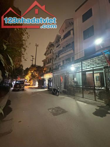 Bán Nhà Kim Giang. Hoàng Mai. Ô Tô. Kinh Doanh. DT 52m2. MT 4.2m. 5 Tầng. Giá 14,8 Tỷ.