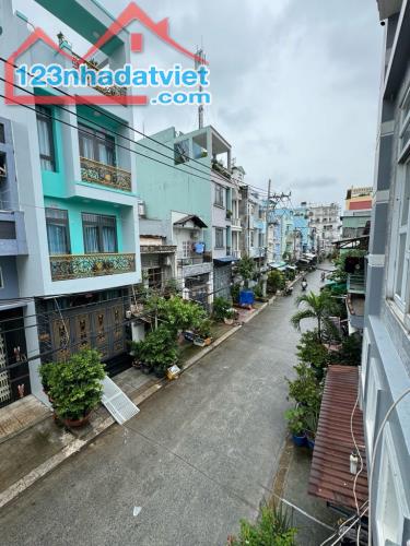 Bán gấp nhà đẹp lung linh ở ngay Phú Định, xe hơi ngủ nhà, 56m2, SHR, hoàn công đủ,