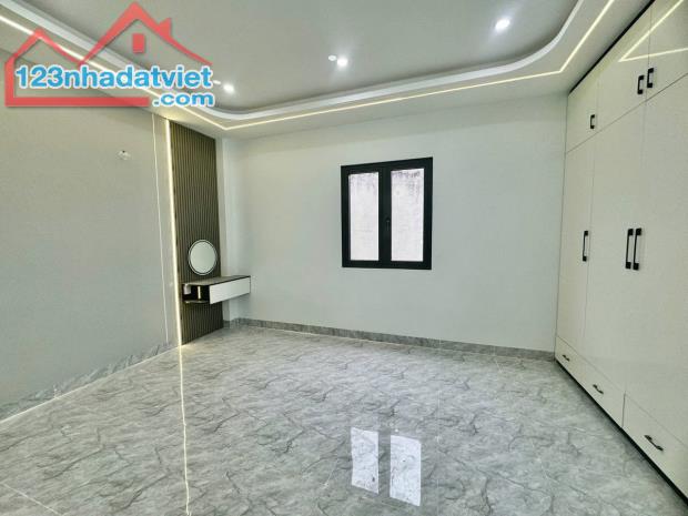 Bán nhà 66m² (4 tầng, full nội thất) – Hẻm ô tô, gần Võ Văn Hát – Giá chỉ 5.7 tỷ!