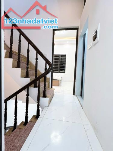 NHÀ 5 TẦNG, 32m2, VỊ TRÍ ĐẸP, NGÕ NÔNG, THOÁNG, NAM DƯ, NHỈNH 4 TỶ - 2