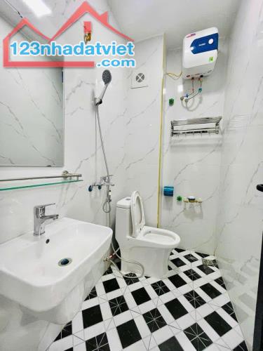 **Tuyệt phẩm nhà 6 tầng, 9PN, 10WC - Kim Ngưu, Hai Bà Trưng - 12.9 tỷ**

**Hoặc:**

**Nhà - 3