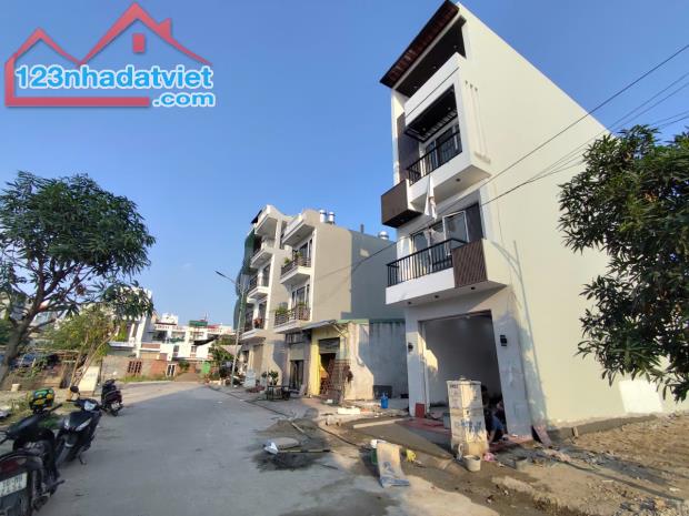Nhà xây mới độc lập - Thang Máy, 56m 4 tầng, Giá 6.6 tỉ - Tái định cư Vĩnh Niệm