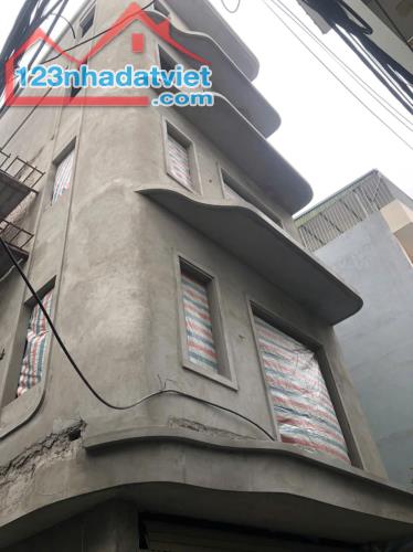 Bán nhà sổ đỏ – Tư Đình – Long Biên: DT 45m2 – Giá 13 tỷ (nhà xây mới 5 tầng).