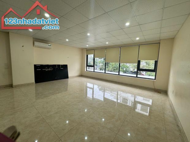 CHo thuê sàn văn phòng tầng 2 80m2 tại Vinhomes Marina, giá chỉ 8tr