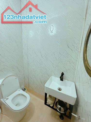 Mặt tiền kinh doanh ngang 9.7m 6 lầu đường Rạch Bùng Binh Quận 3 chỉ 19 Tỷ - 2