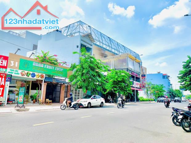 VỊ TRÍ SIÊU ĐẸP ! Bán Nhà mặt tiền Nguyễn Văn Hưởng, Phường Thảo Điền. Ngang đẹp 8.5m - 1