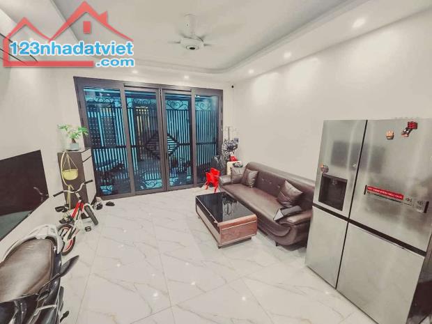 Hoa Hậu Hồ Tùng Mậu oto đỗ cửa- full nội thất mới- nhà xây kiên cố - 2
