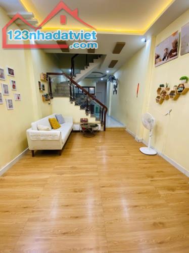 ♣ Nhà Kiệt thẳng ra MT Hoàng Diệu Chợ Mới, 93m2, 2 tầng, 3.x tỷ