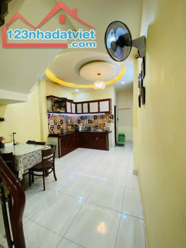 ♣ Nhà Kiệt thẳng ra MT Hoàng Diệu Chợ Mới, 93m2, 2 tầng, 3.x tỷ - 2