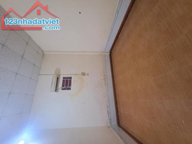 🏠🔥 Bán nhà lô góc 2 mặt tiền thạnh  Lộc 41 quận 12 176m giá tốt 💰6.4 tỷ    + Kết cấu : - 3