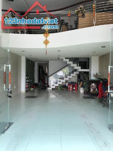 Mặt tiền đường số chợ Bình Điền 5x20 đúc 5 tầng chỉ 9 tỷ