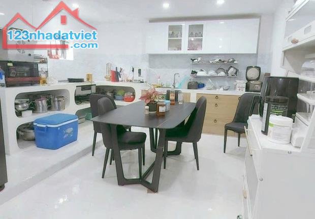 NHÀ 5 TẦNG CHỢ PHẠM VĂN HAI- TRƯỜNG SA P3 TÂN BÌNH -85M2- NGANG GẦN 10M- 6PN-7WC- 8 TỶ NHỎ - 2