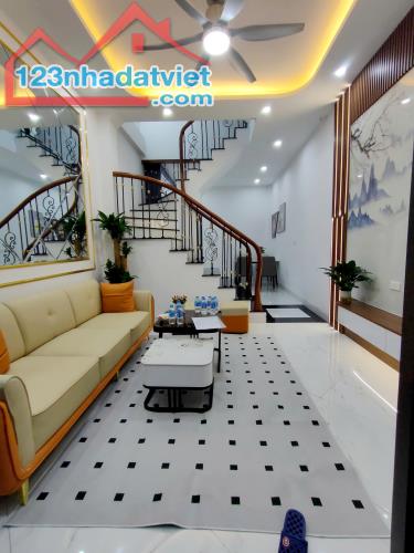 Bán nhà Khương Đình-Thanh Xuân, 30m2 x 3 tầng, mới cực đẹp, cách ô tô 15m. Giá 3,3 tỷ