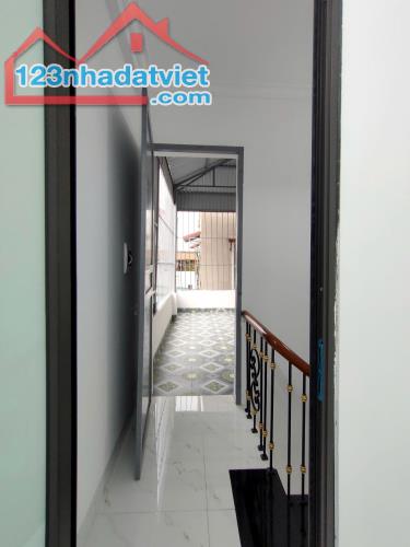 Bán nhà Khương Đình-Thanh Xuân, 30m2 x 3 tầng, mới cực đẹp, cách ô tô 15m. Giá 3,3 tỷ - 3