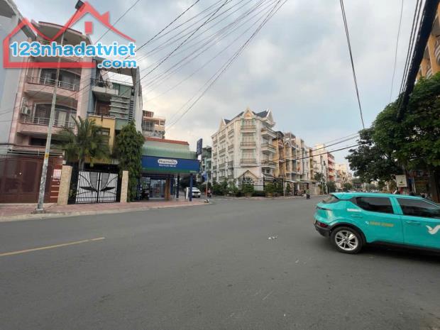 Nhà Mặt Tiền Đường Chợ Lớn.Phường 11,Quận 6 (4m x 25m x 4 Tầng) 17,6 Tỷ