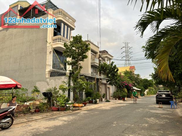 Hiếm ! Nhà 4 tầng cách ga Metro 150m - 95m2(5x18m) - Đường rộng 15m có vỉa hè - 2