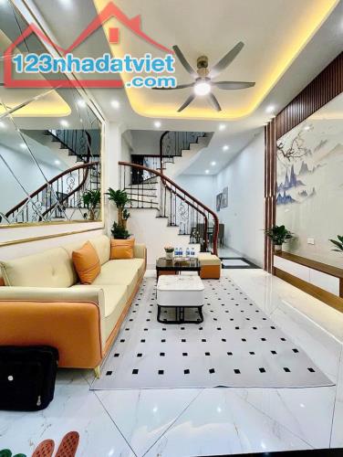 Bán gấp nhà Vũ Tông Phan - Thanh Xuân oto 15m 30m² 3 tầng đẹp Nở hậu chỉ 3.3 tỷ