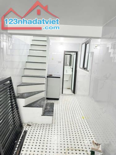 Bán nhà TT Đống Đa - Nhỉnh 3 tỷ - 25m2 - 4 tầng - MT 7m - Sổ Riêng - phố Tôn Đức Thắng - 1