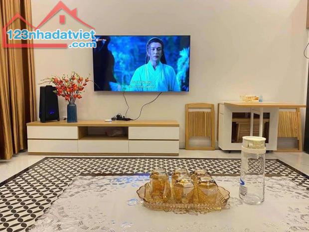 Hoa hậu Hồ Tùng Mậu, ngõ thông, ô tô gần, sổ vuông, full nội thất, 45m2, 5 tầng.