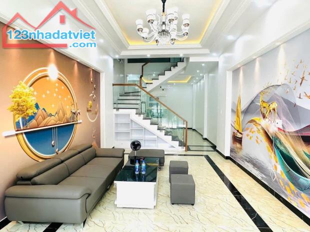 Bán nhà 4 tầng 50m2 đẹp ngay trung tâm Sở Dầu, Hồng Bàng, Hải Phòng. 4,95 tỷ