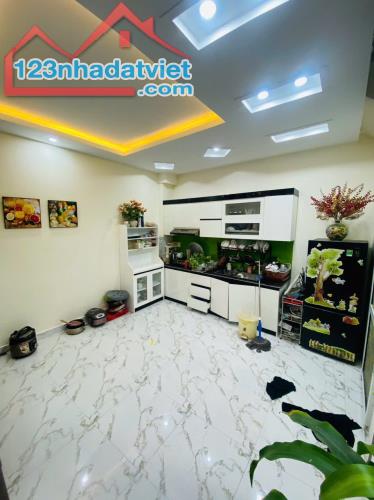 Bán nhà 3 tầng ở Thiên Lôi phố nho nhỏ